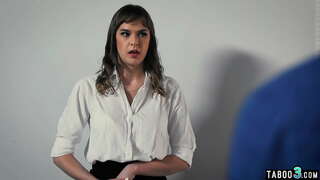 Хоробра дружина наказує своєму співробітнику Вангарду трахнути її чоловіка