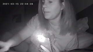 Busty Milf Shkatërron Saj Clit në kohën e Gjumit Fshehur Cam