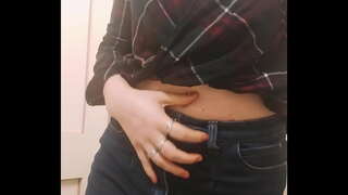 Big Boobs Mergina Jausmingą Žaisti Pūlingas į Tualetą metu, Kelionės