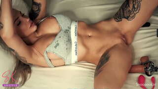 Sexy russesch Meedchen Sprëtze op Webcam