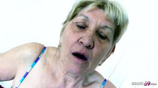 Erittäin vanha Mummo Gabi on Seksiä Hirviö kulli nuori