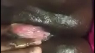 Pelaa wit dat suklaa märkä pillua