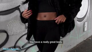 Public Agent UK Black Asia Rae катается на огромном члене на деньги